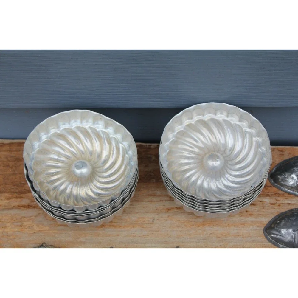 Vintage Lot 22 Fish Bundt Aluminum Metal Tart Cake Jello Baking Molds Crafting - Picture 4 of 6